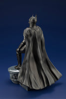 Kotobukiya: The Flash- Batman Statue (Keaton) *Pre-order*